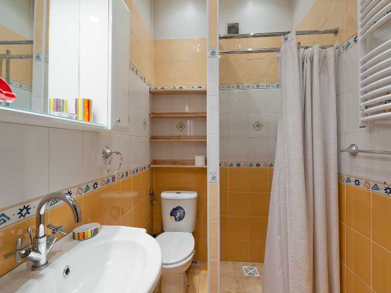 Queens Apartment *